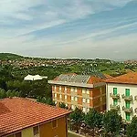 Martini Hotel
